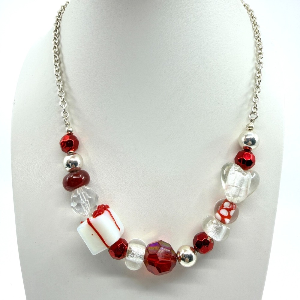 Vintage Y2K Christmas Holiday Present Heart Glass Bead Chain Necklace Festive